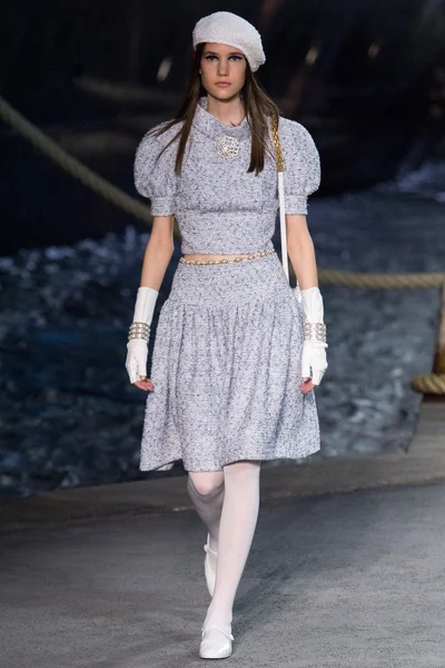 Look 12